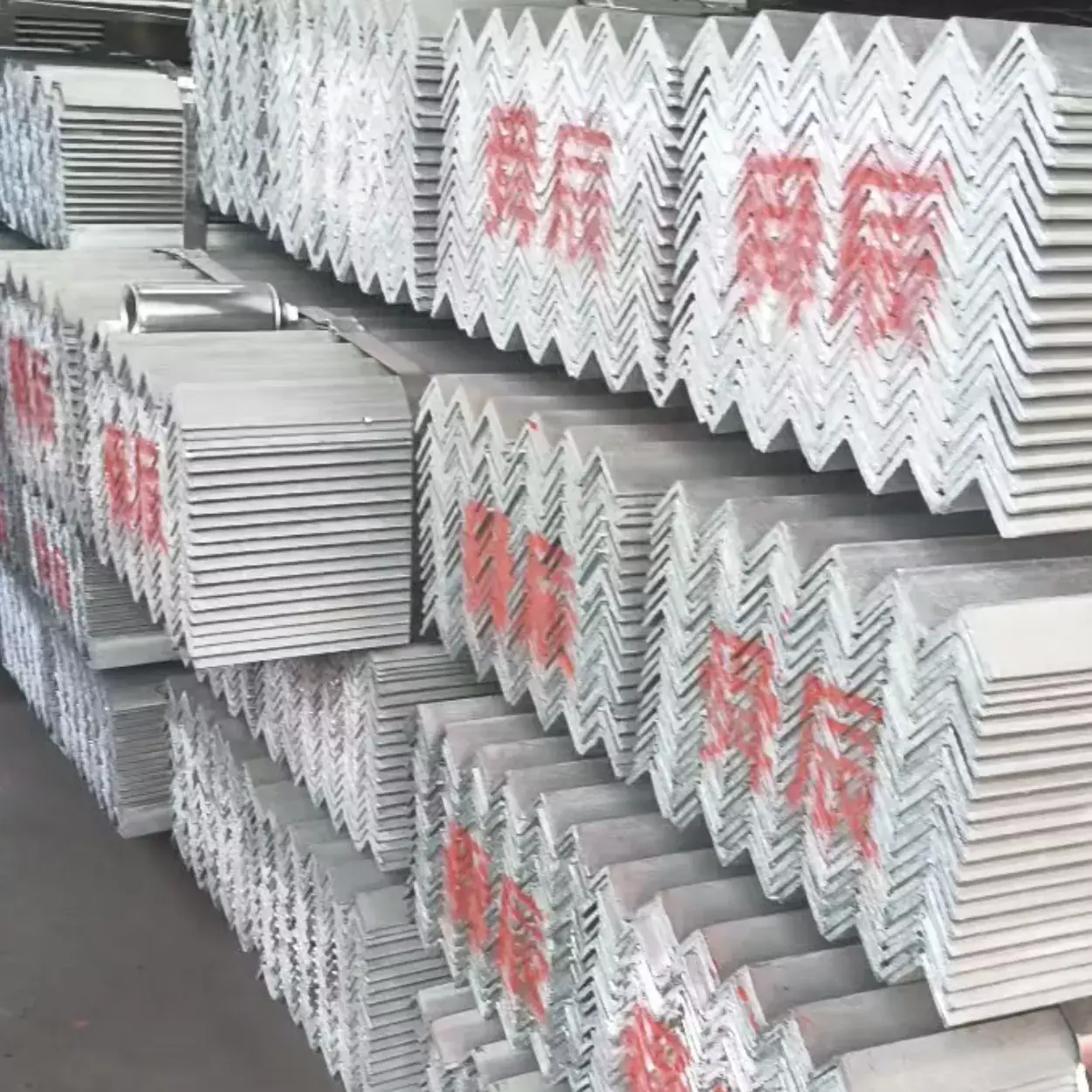 อะไรทำให้ Angle Steel เป็นตัวเลือกอันดับต้นๆ สำหรับการก่อสร้างหอส่งสัญญาณ